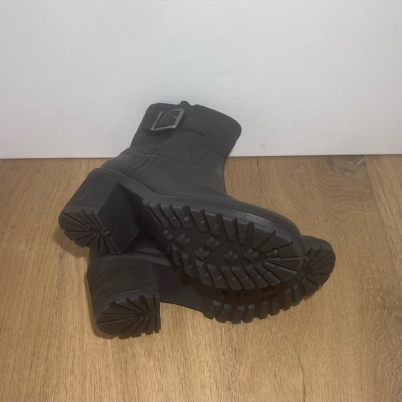 ZODIAC Gannet Black Leather Lug Sole Ankle Boots Size 7.5   New - Picture 5 of 6